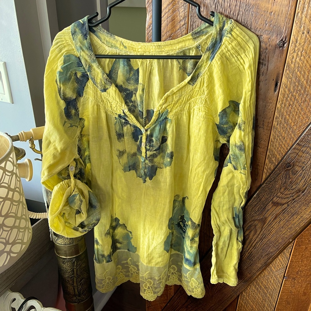 Very cute yellow floral tunic top